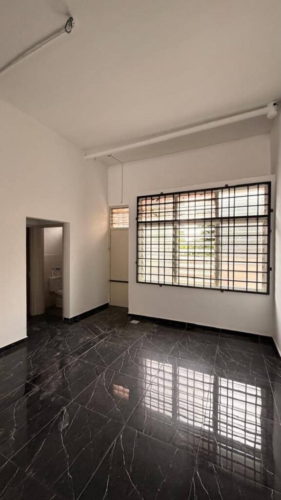 Molek shop for rent on Jalan Molek 3