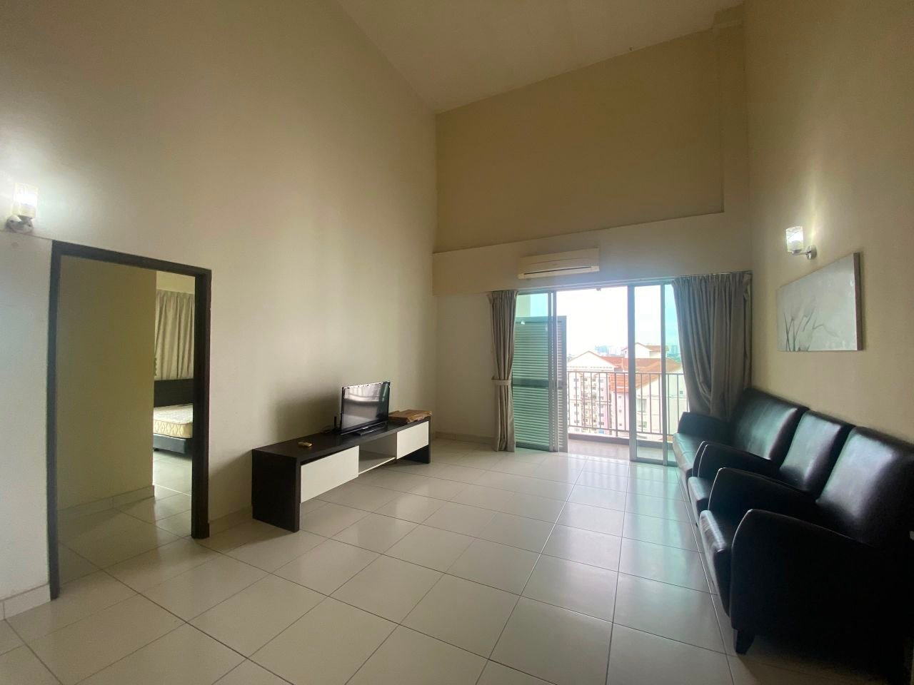 Fully furnished 3-bed high-rise unit in JB town at Bayu Marina @ Bayu Puteri