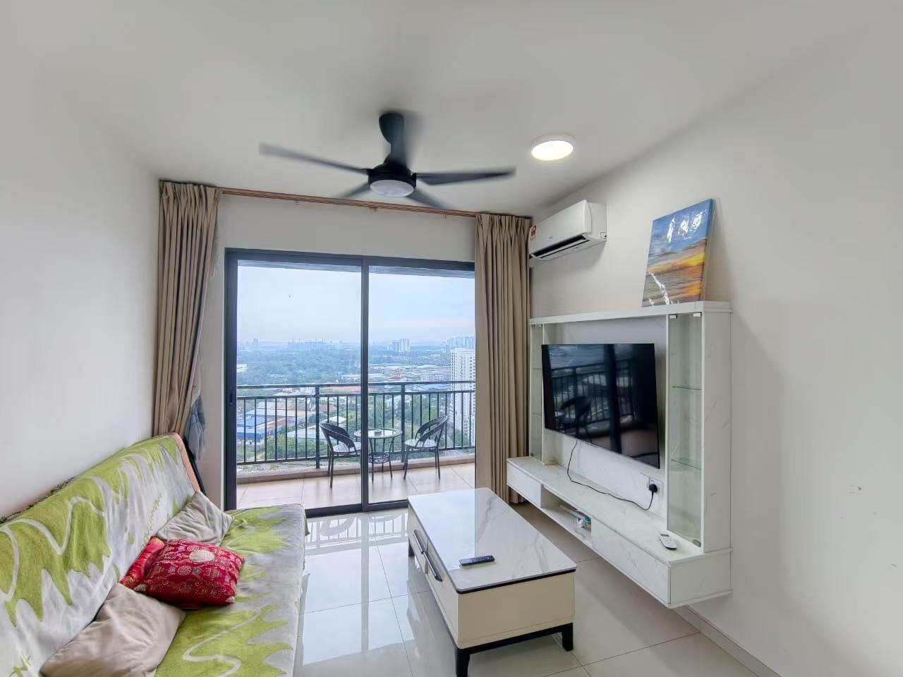 Fully Furnished 2+1 Bedroom Condo for Rent at Country Garden Central Park, Tampoi
