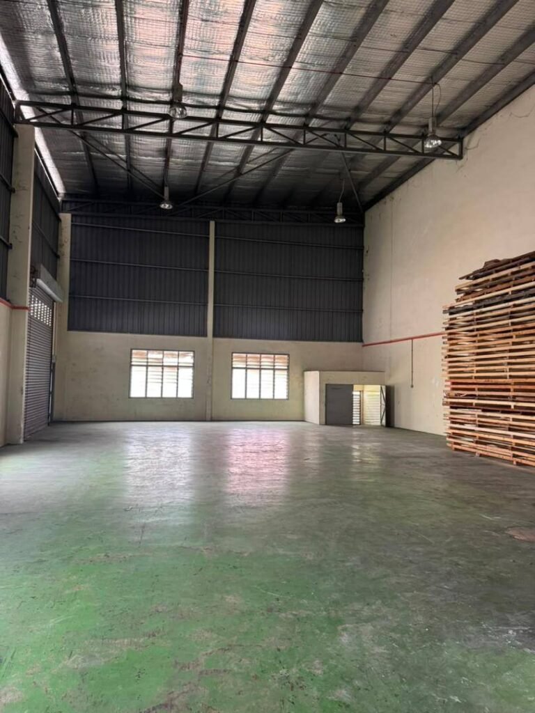 Kempas Utama 1.5-Storey Semi-D Factory for Rent