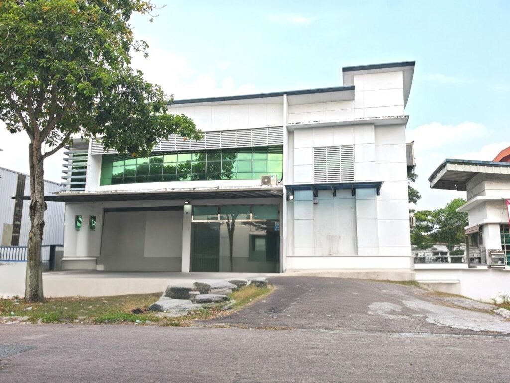 1.5 Storey Detached Factory for Rent in Kempas Utama
