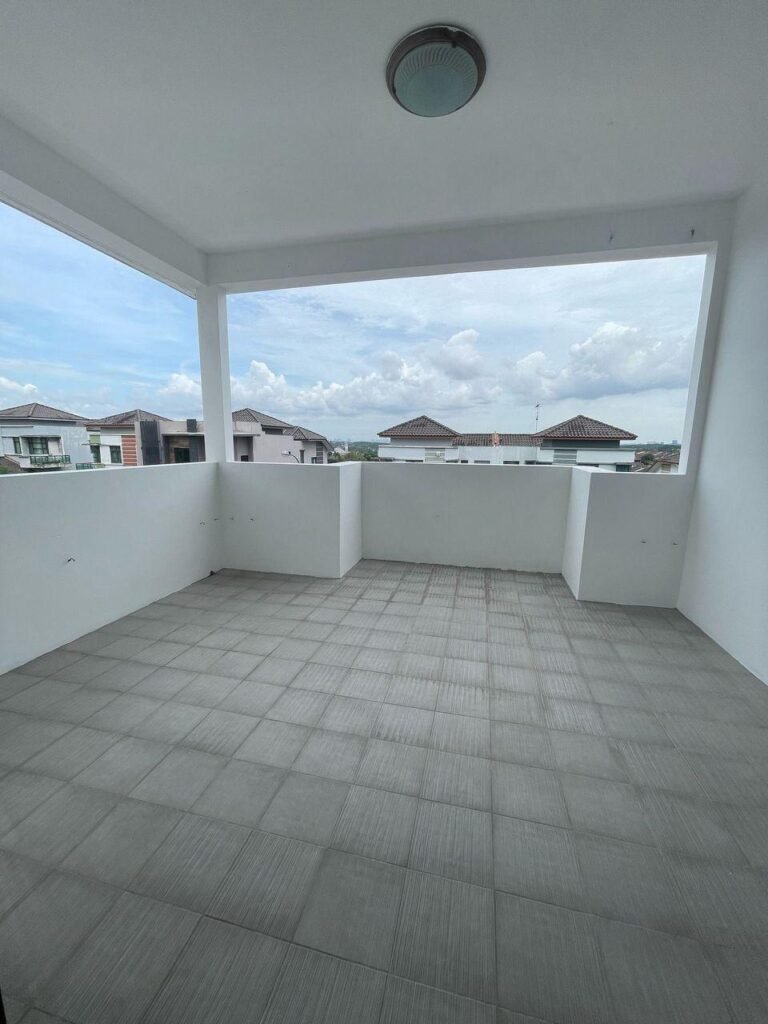 Covered outdoor terrace with open neighbourhood view